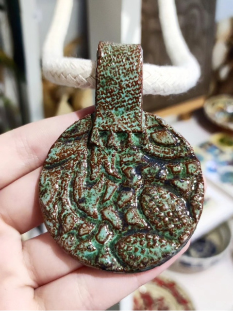 Naszyjnik z ceramiczną zawieszką Naszyjnik z ceramiczną zawieszką