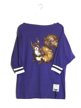Fioletowa bluzka z wiewiórką