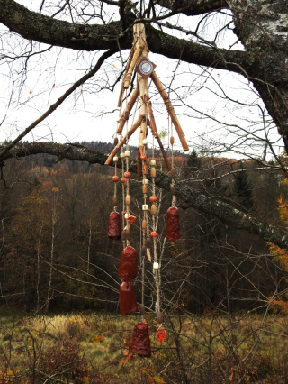 Konstelacja drewniana z pięcioma dzwonkami
