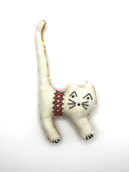 Ręcznie szyty kot maskotka z haftem dwustronny biało-złoty