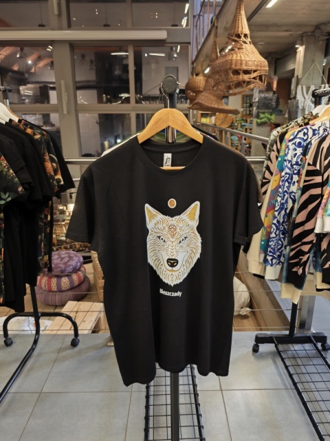 Koszulka Bieszczady unisex czarna z nadrukiem Biały Wilk