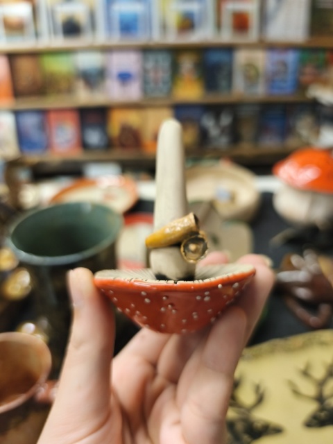 Stojak ceramiczny na pierścionek muchomor