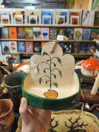 Świecznik ceramiczny do powieszenia na ścianie z roślinnym motywem