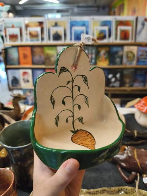 Świecznik ceramiczny do powieszenia na ścianie z roślinnym motywem