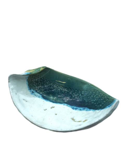 Miska ceramiczna podłużna ręcznie lepiona biel, morski Miska ceramiczna podłużna ręcznie lepiona biel, morski