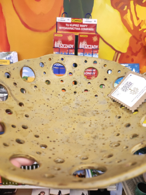 Miska ceramiczna beżowa z dziurami