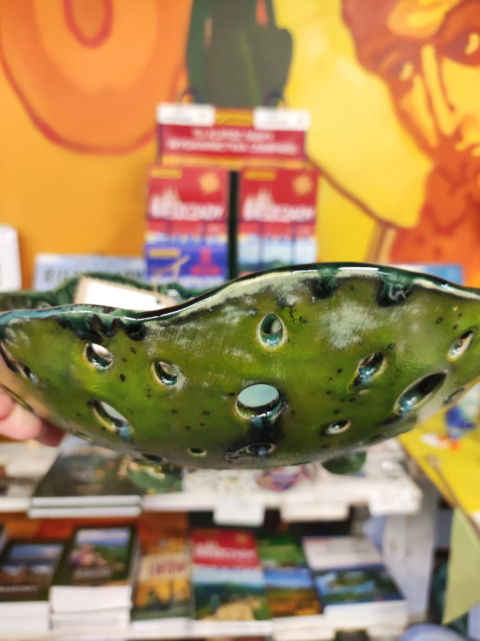 Miska ceramiczna zielona z dziurami Miska ceramiczna zielona z dziurami
