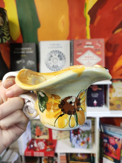 Ozdobny kubek ceramiczny z falbanką ręcznie malowany pejzaż żółty