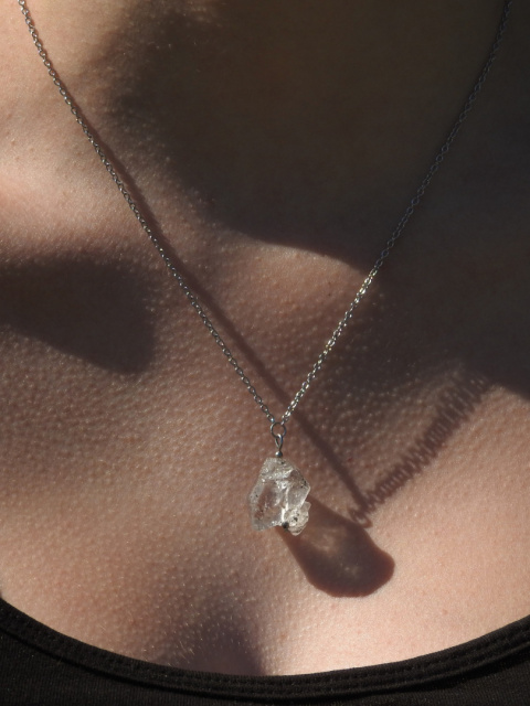 Wisiorek z diamentem herkimer ze stali chirurgicznej