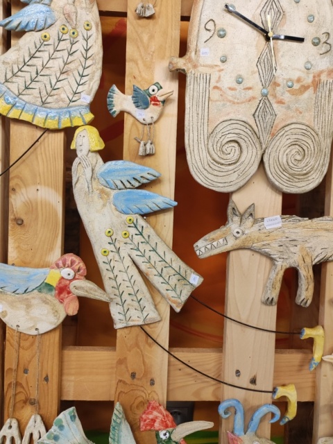 Anioł ceramiczny z drucianymi nogami