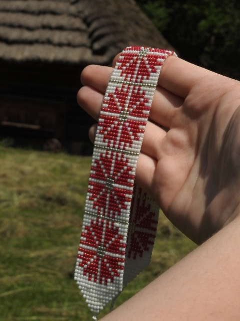 Rekonstrukcja sylianki kobiety z Bojkowszczyzny wschodniej z 1930 r. Rekonstrukcja sylianki kobiety z Bojkowszczyzny wschodniej z 1930 r.