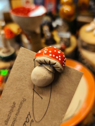 Broszka ceramiczna muchomor 2