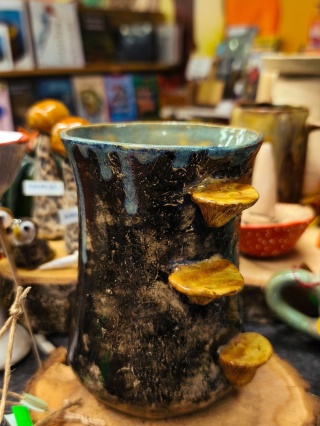 Wazon ceramiczny z hubami