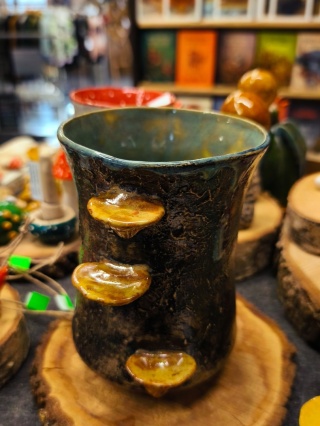 Wazon ceramiczny z hubami