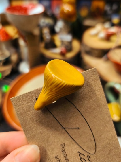 Broszka ceramiczna kurka