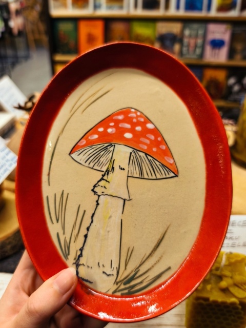 Talerzyk ceramiczny/podstawka z malowanymi muchomorami