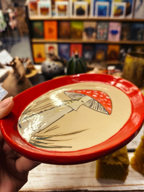 Talerzyk ceramiczny/podstawka z malowanymi muchomorami