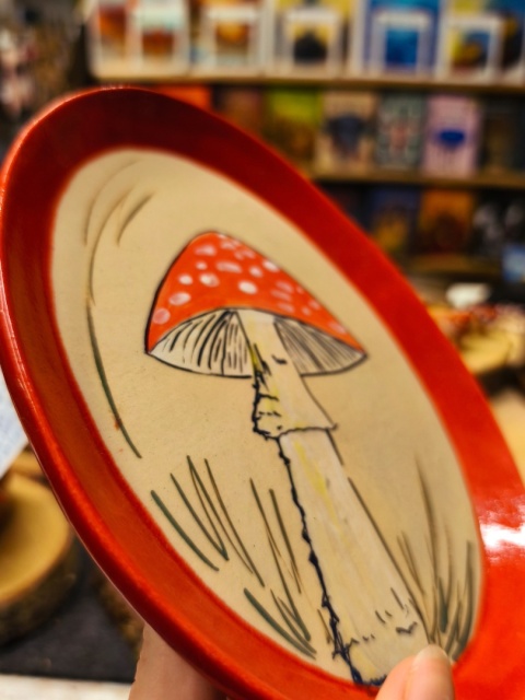 Talerzyk ceramiczny/podstawka z malowanymi muchomorami
