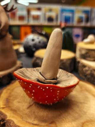 Stojak na pierścionki ceramiczny muchomor