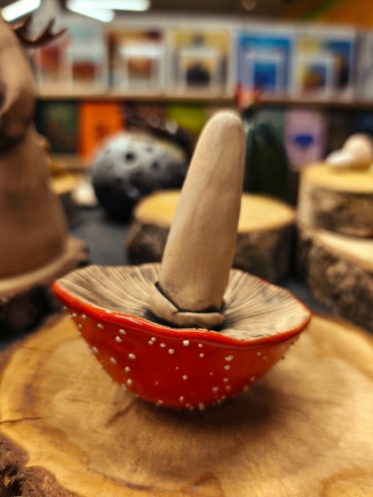 Stojak na pierścionki ceramiczny muchomor