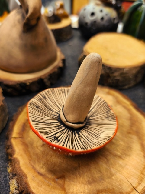 Stojak na pierścionki ceramiczny muchomor