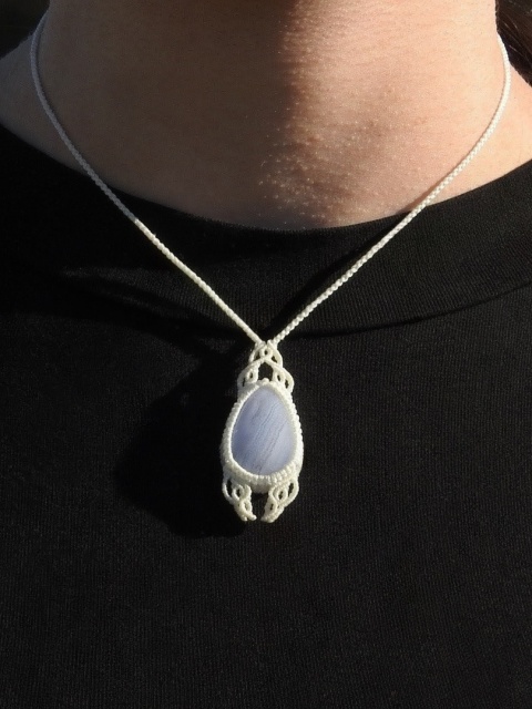 Naszyjnik makramowy z agatem blue lace