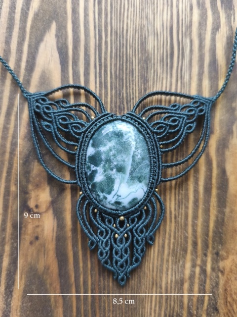 Naszyjnik makramowy z agatem mszystym z koralikami ze stali chirurgicznej w kolorze złotym