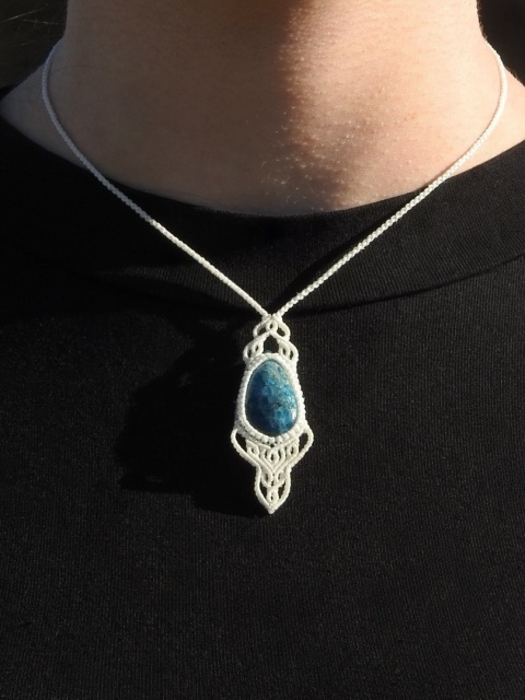 Naszyjnik makramowy z apatytem