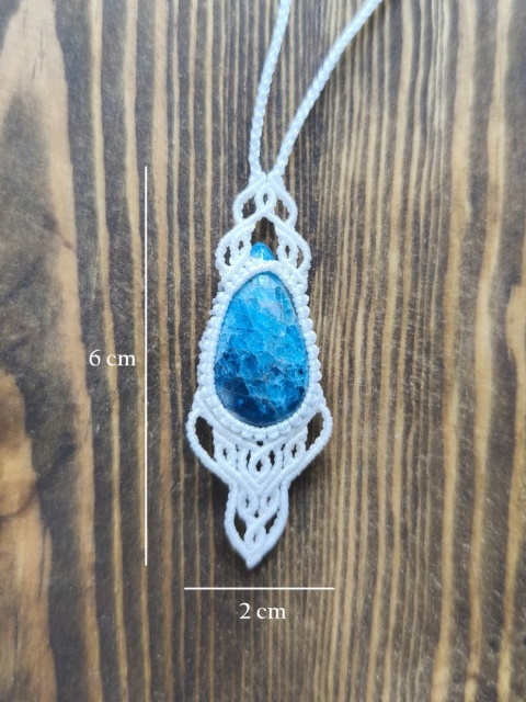 Naszyjnik makramowy z apatytem