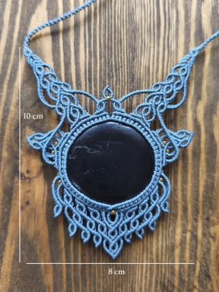 Naszyjnik makramowy z czarnym turmalinem z koralikami ze stali chirurgicznej w kolorze złotym