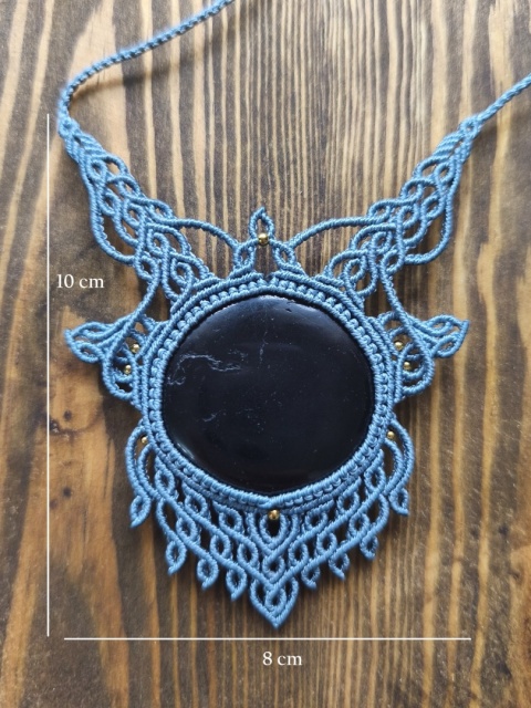 Naszyjnik makramowy z czarnym turmalinem z koralikami ze stali chirurgicznej w kolorze złotym