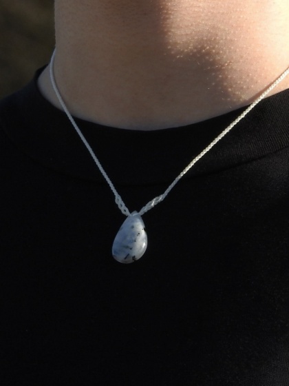 Naszyjnik makramowy z kamieniem księżycowym z czarnym turmalinem