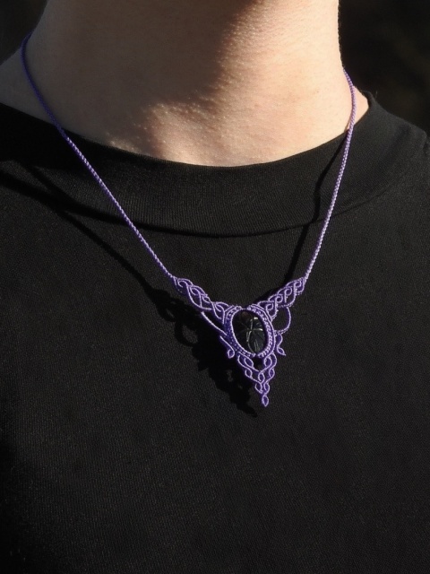 Naszyjnik makramowy z rzeźbionym onyksem