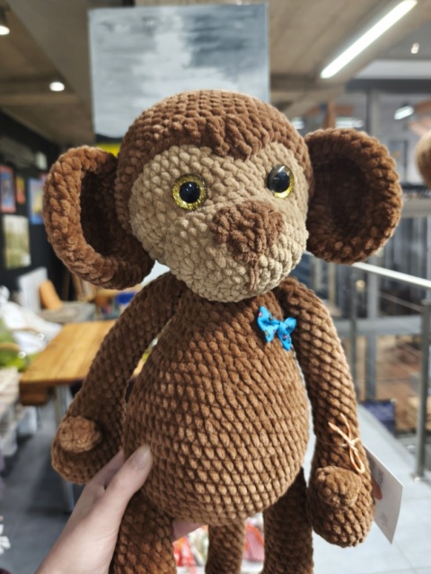 Pluszowa małpka maskotka robiona ręcznie na szydełku