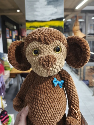 Pluszowa małpka maskotka robiona ręcznie na szydełku