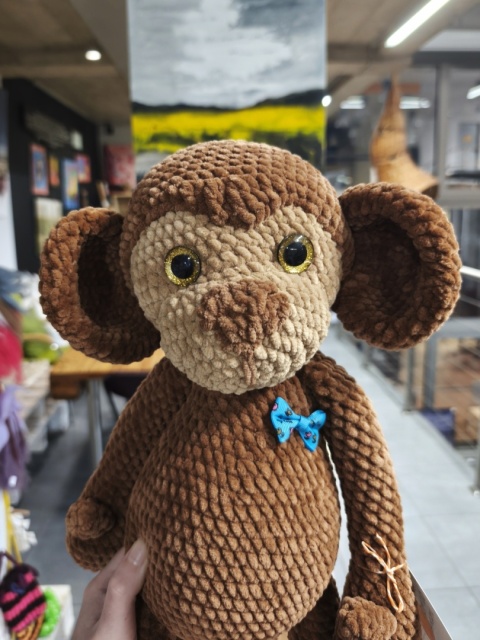 Pluszowa małpka maskotka robiona ręcznie na szydełku