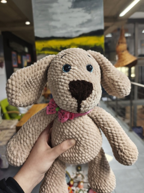 Pluszowy piesek maskotka robiona ręcznie na szydełku