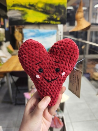 Pluszowe serce czerwone maskotka robiona ręcznie na szydełku