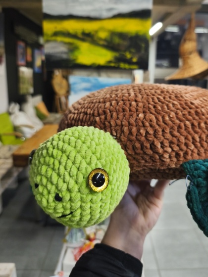 Pluszowy żółw zielony poduszka maskotka robiona ręcznie na szydełku