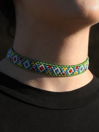 Rekonstrukcja bojkowskiej sylianki z Łopienki na welurowej wstążce 3