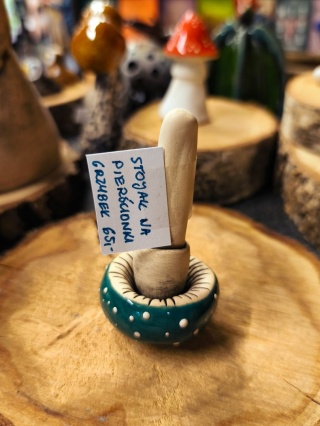 Stojak na pierścionki ceramiczny grzybek