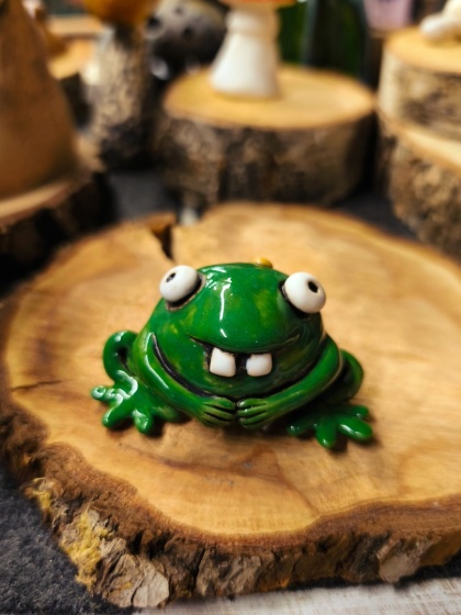 Żaba ceramiczna figurka zielona
