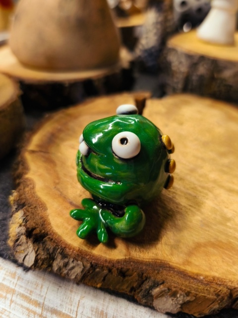 Żaba ceramiczna figurka zielona