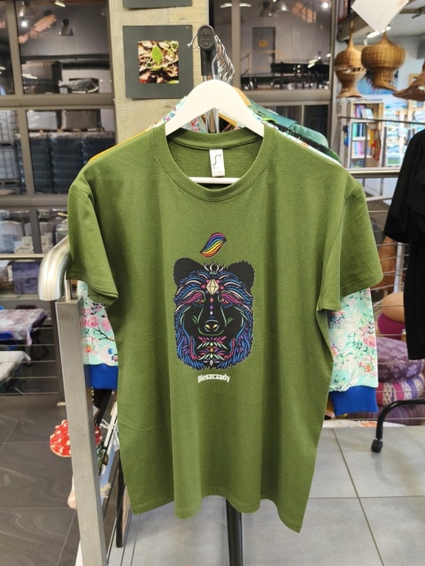 Koszulka Bieszczady unisex zielona z nadrukiem Niedźwiedź