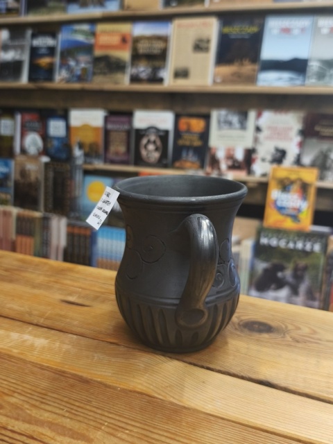 Kubek ceramiczny z kwiatem - czarna ceramika - Rumunia