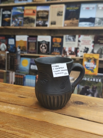 Kubek ceramiczny z kwiatem - czarna ceramika - Rumunia