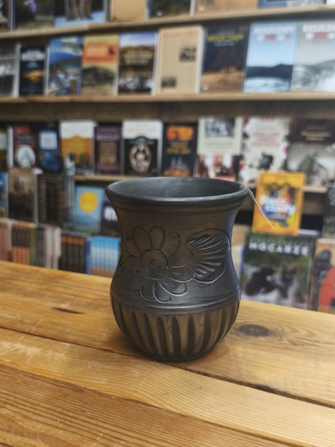 Kubek ceramiczny z kwiatem - czarna ceramika - Rumunia