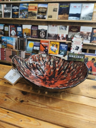 Miska ceramiczna czerwona z dziurami