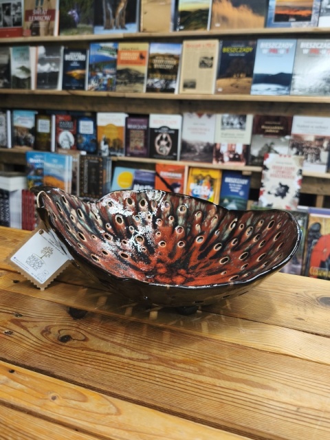 Miska ceramiczna czerwona z dziurami