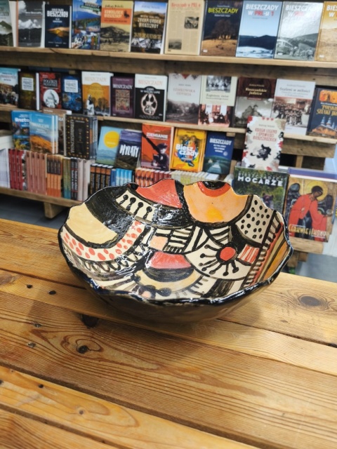 Misa ceramiczna we wzory beż, czarny, czerwony